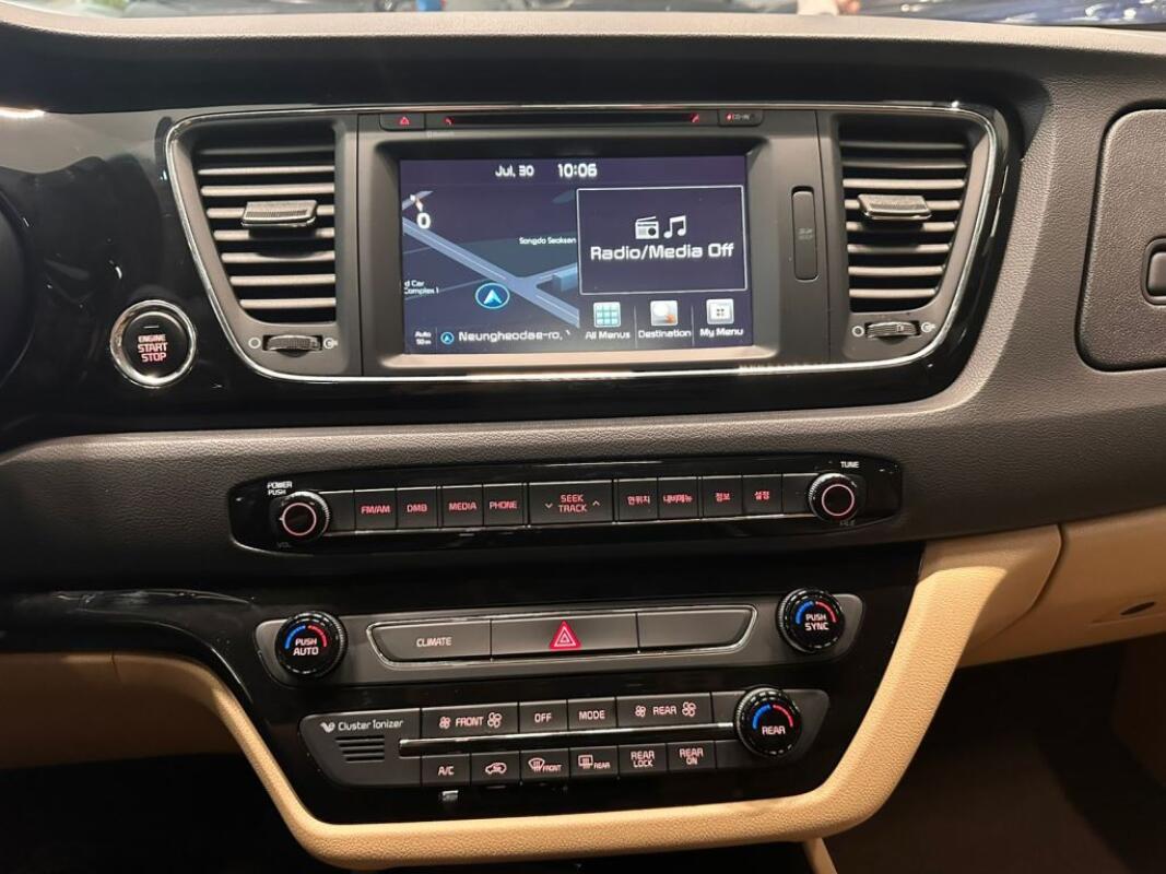 Kia Carnival (2015)