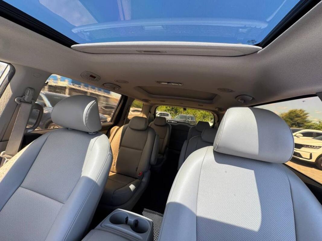 Kia Carnival (2014)