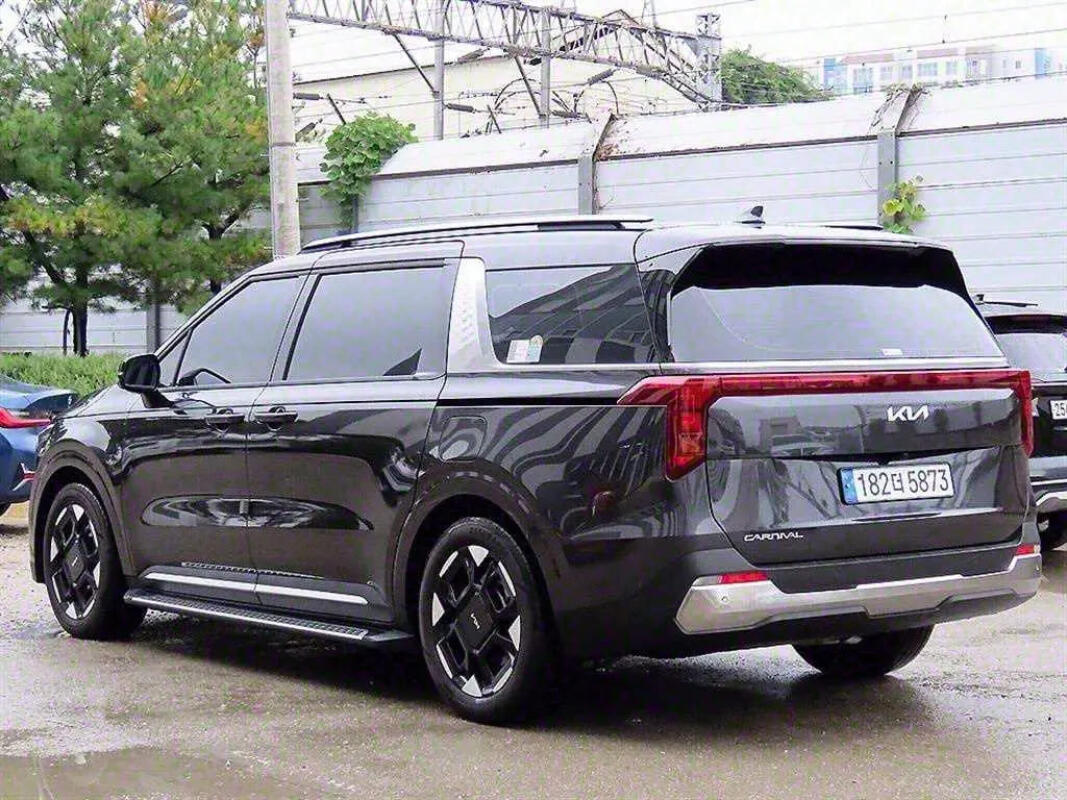 Kia Carnival (2024)