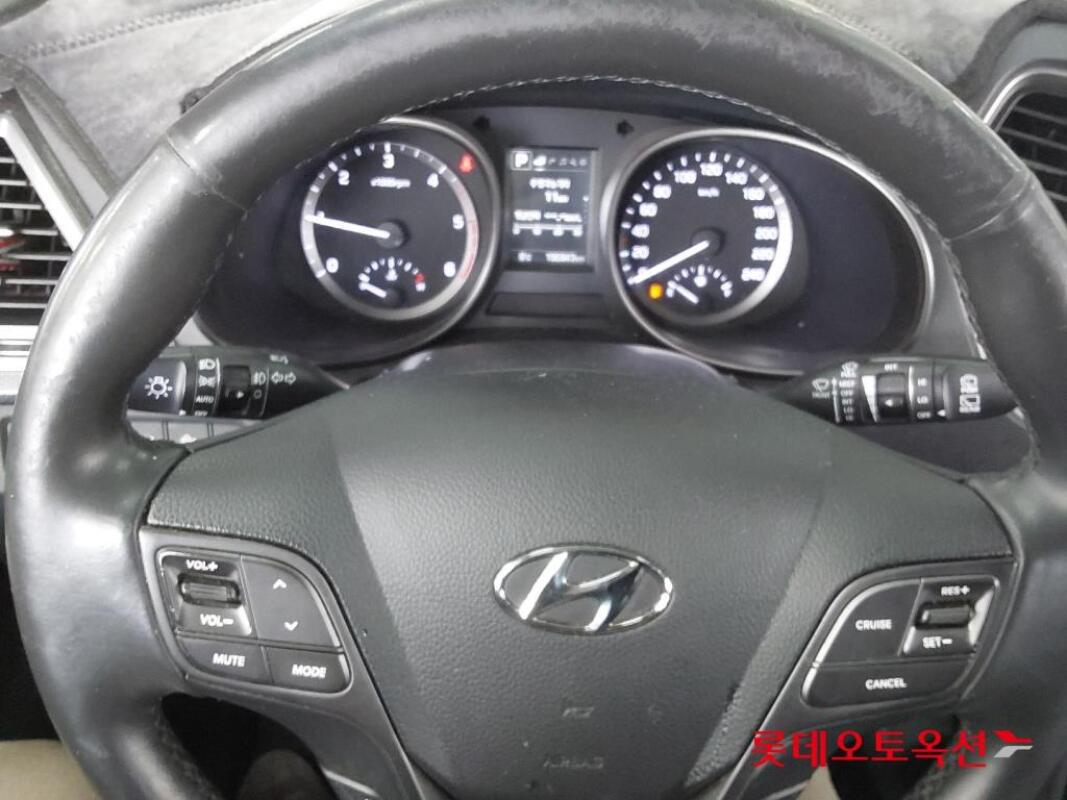 Hyundai SantaFe (2016)