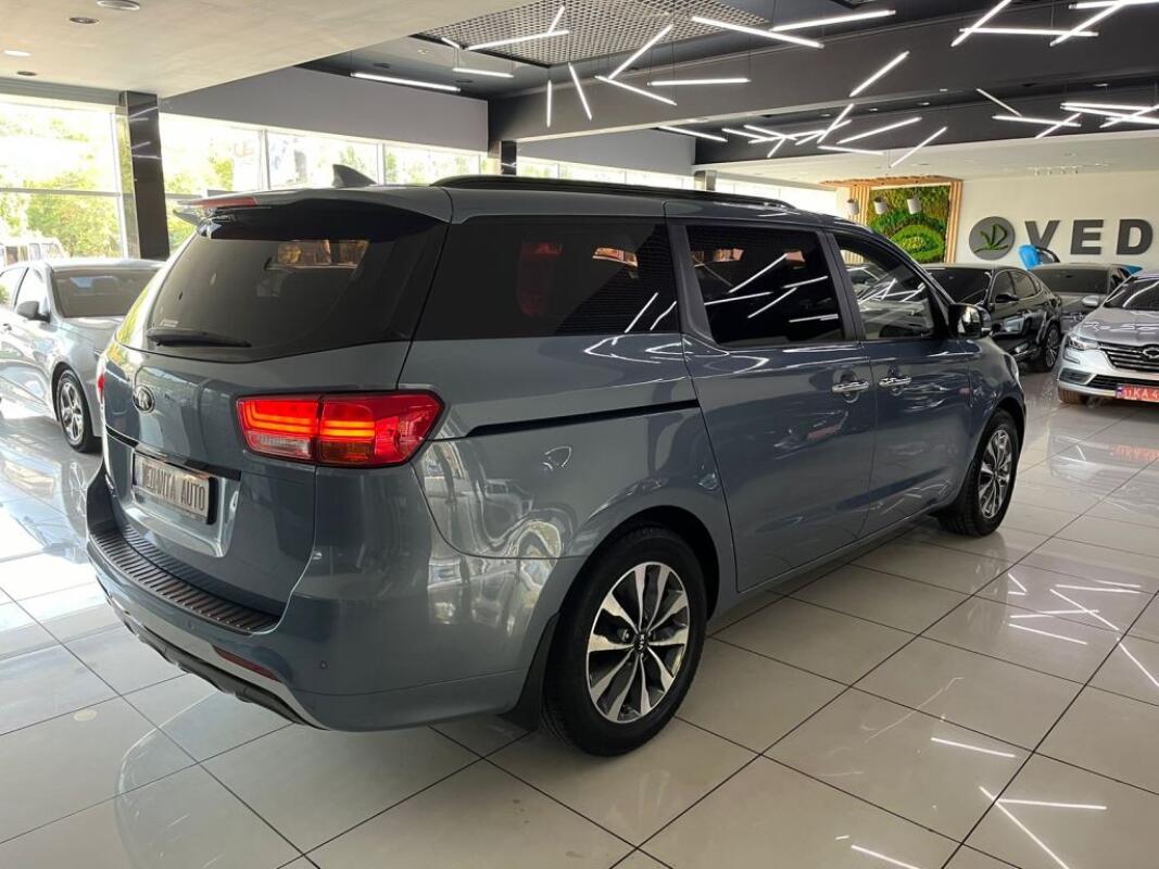 Kia Carnival (2014)