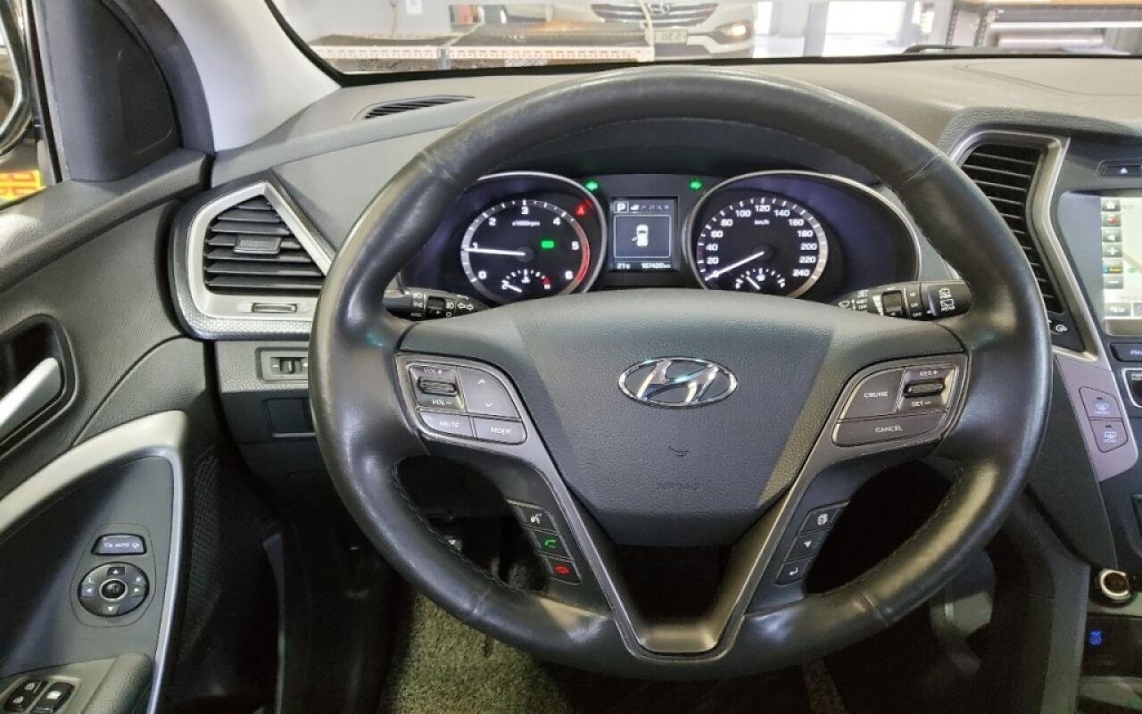 Hyundai SantaFe (2016)