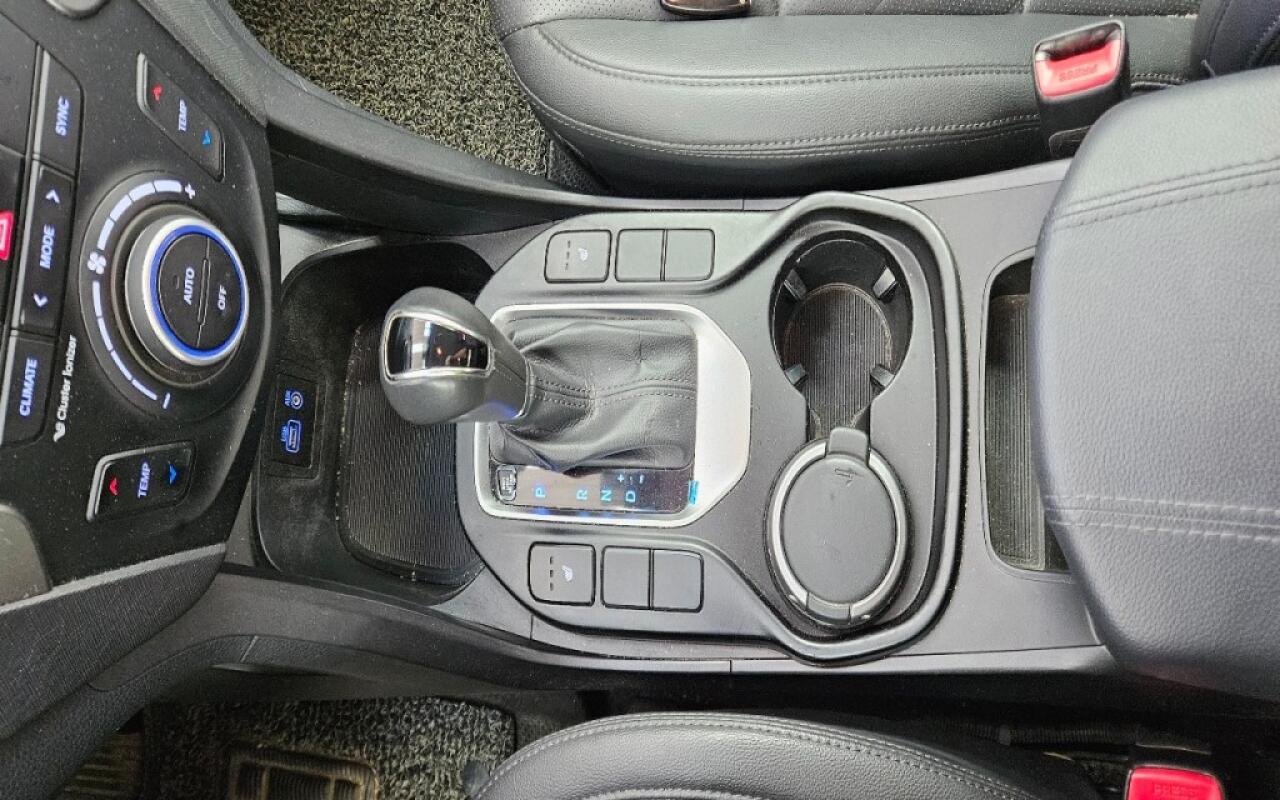 Hyundai SantaFe (2015) Hyundai SantaFe (2015)
