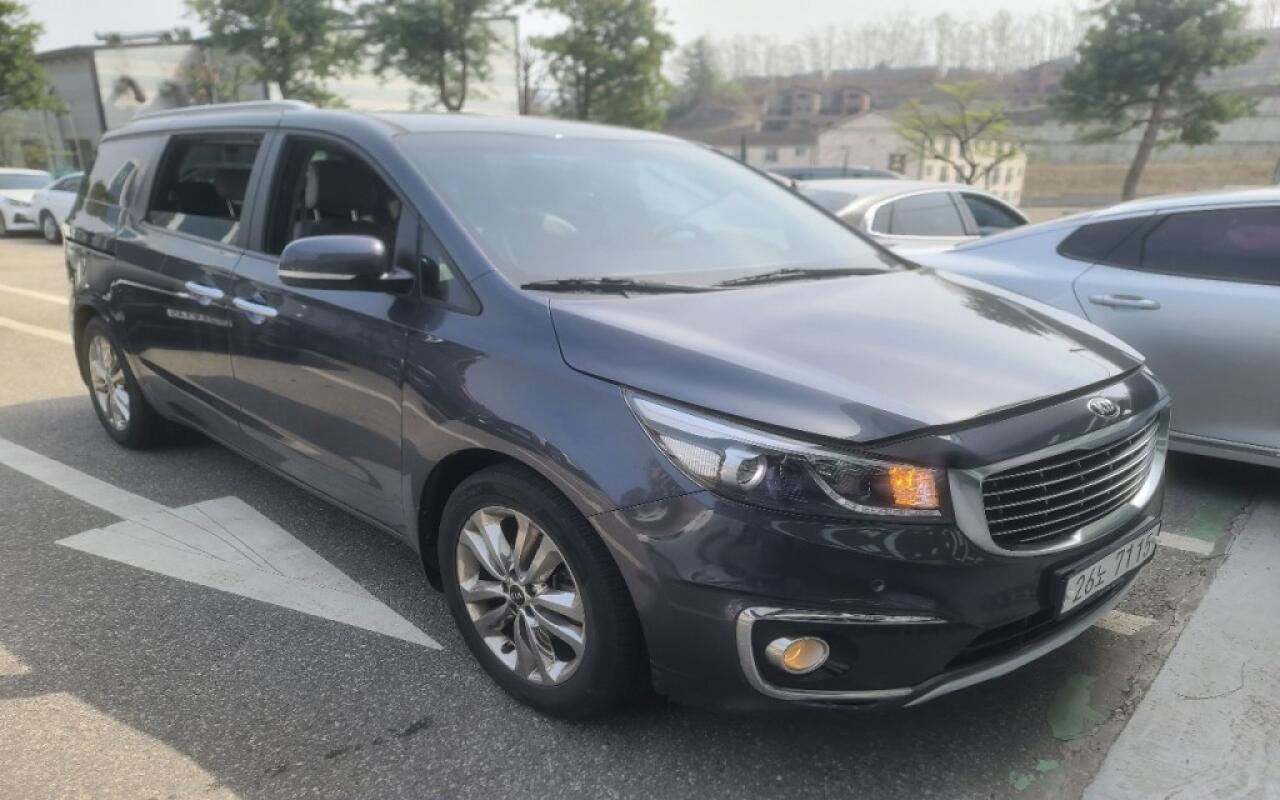 Kia Carnival (2015)