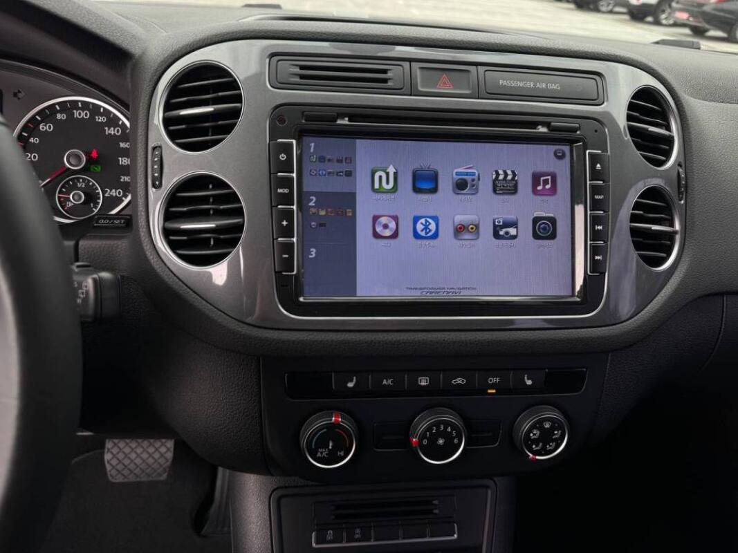 Volkswagen Tiguan (2015)