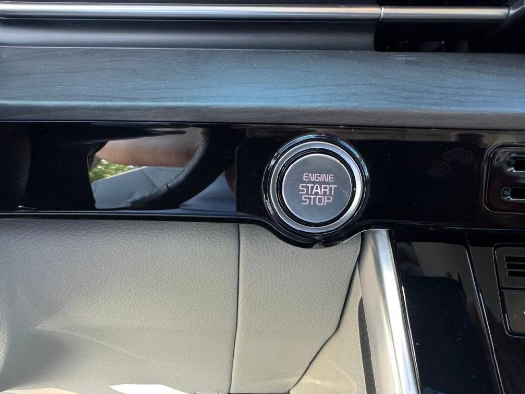 Kia Carnival (2023)
