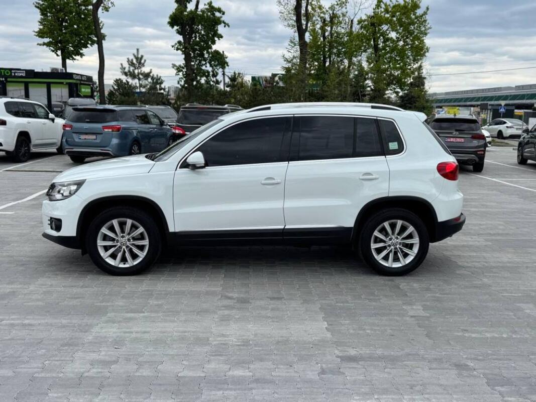 Volkswagen Tiguan (2015)