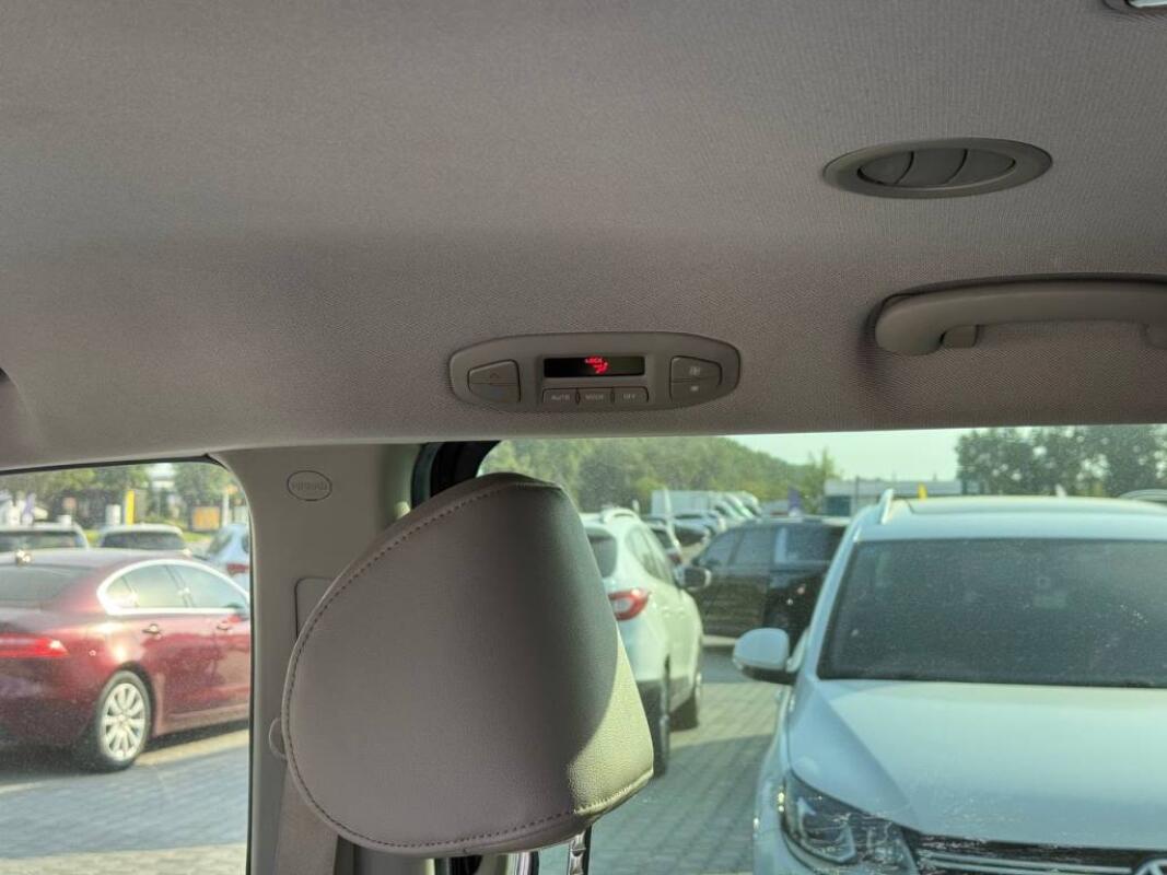 Kia Carnival (2016)