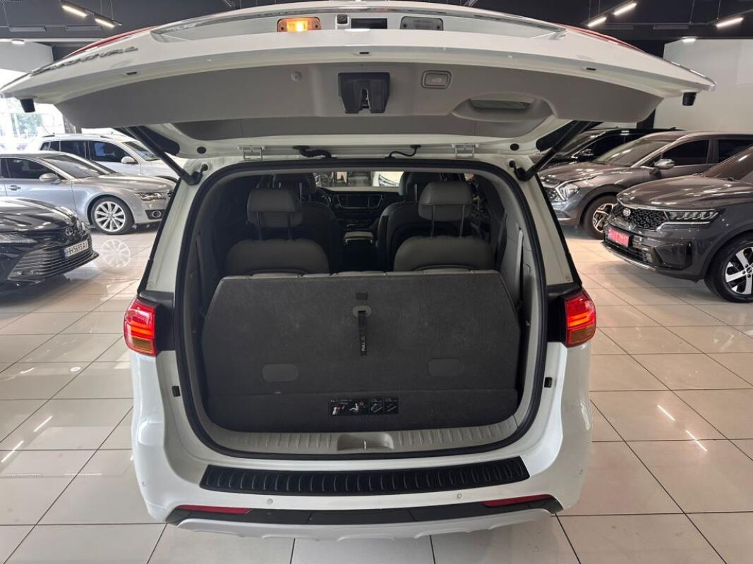 Kia Carnival (2016)