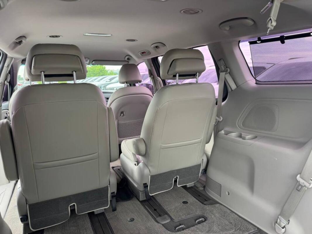 Kia Carnival (2016)