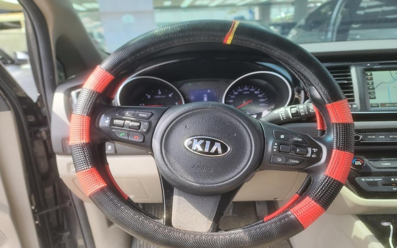 Kia Carnival (2015)