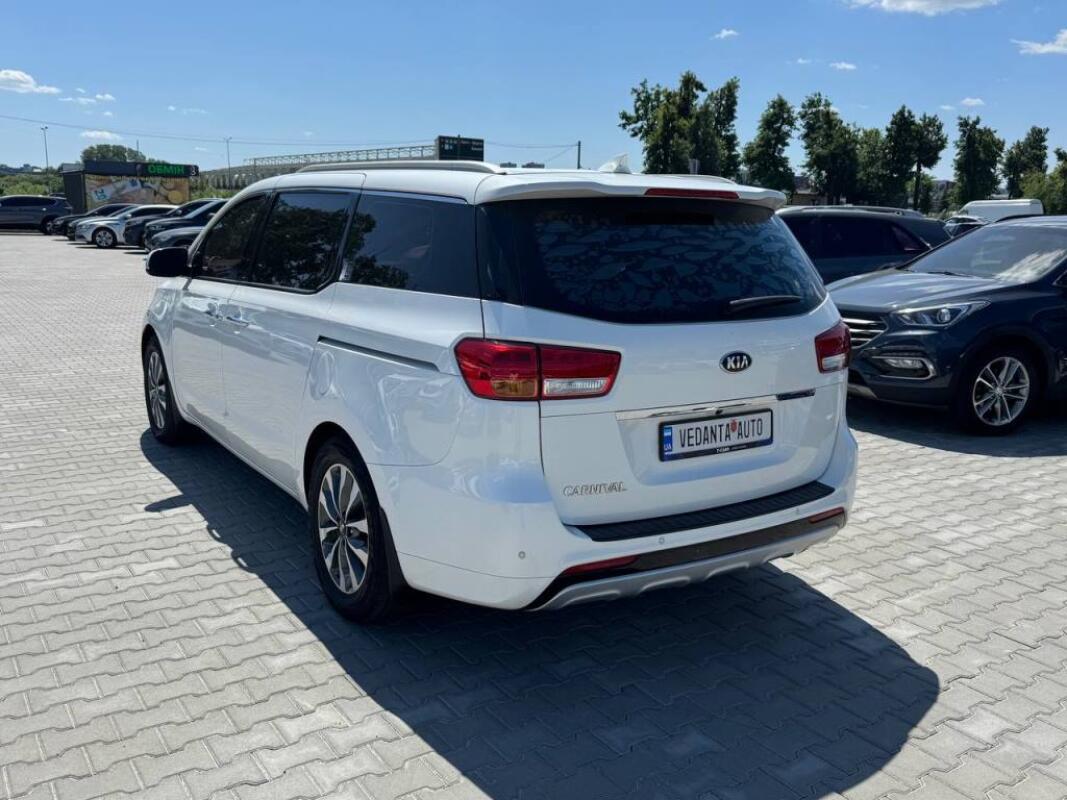 Kia Carnival (2014)