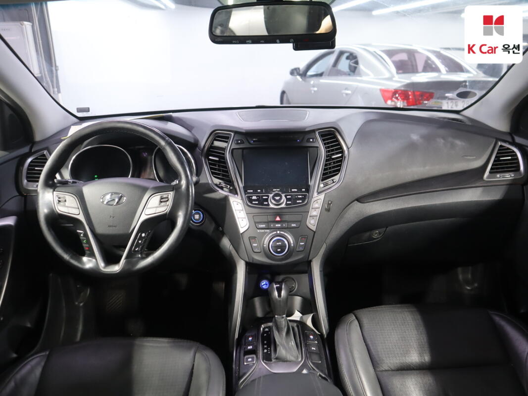 Hyundai SantaFe (2014) Hyundai SantaFe (2014)