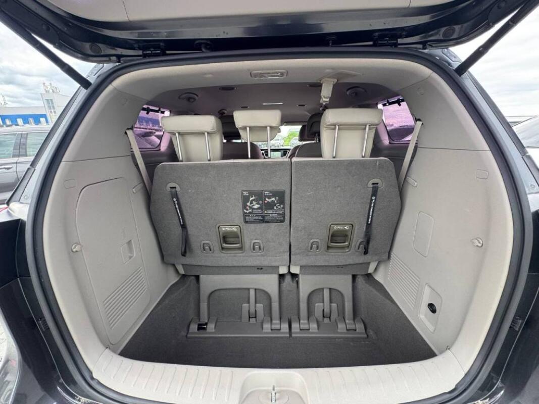Kia Carnival (2016)