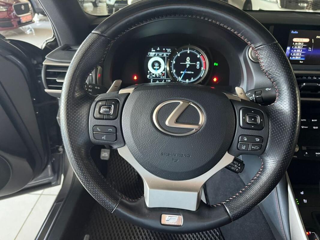 Lexus IS300 (2017)