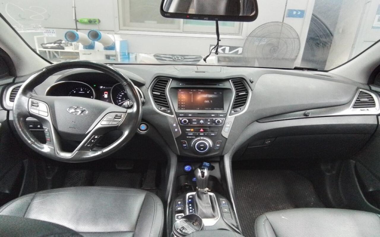 Hyundai SantaFe (2017) Hyundai SantaFe (2017)