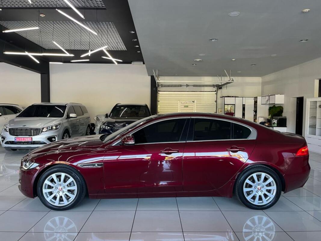 Jaguar XE (2016)