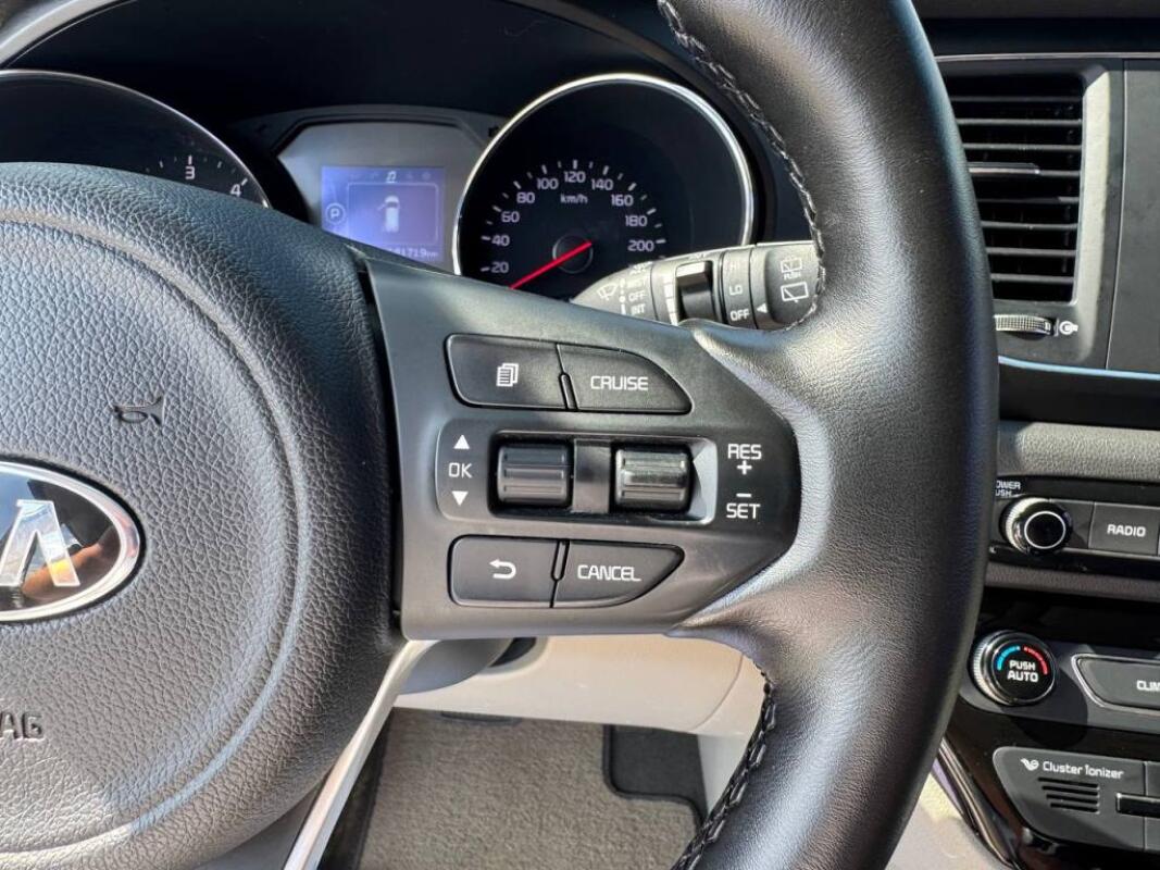 Kia Carnival (2017)
