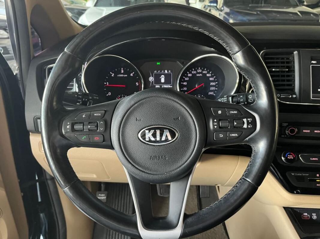 Kia Carnival (2017)