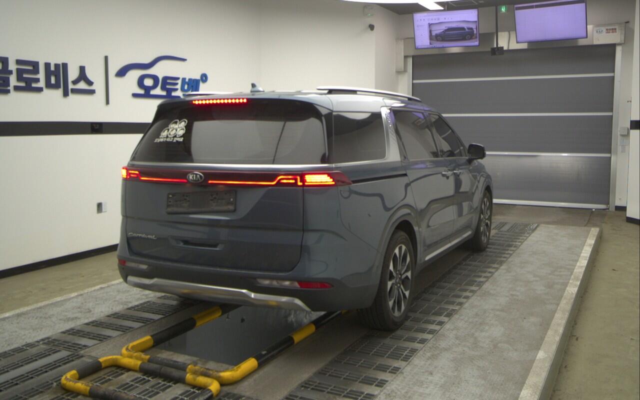 Kia Carnival (2021)