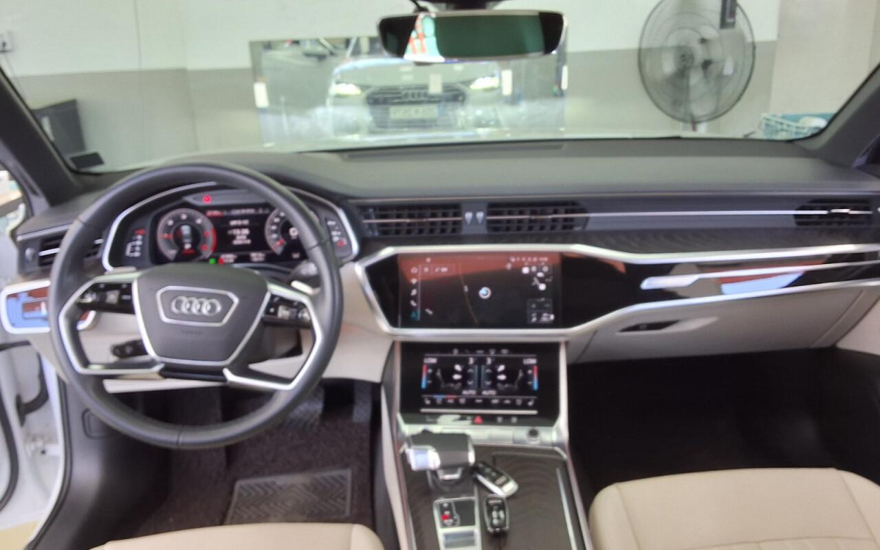 Audi	A6 (2023)