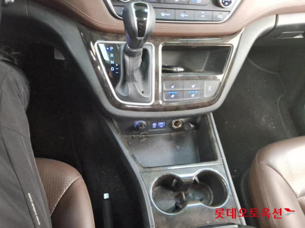 Hyundai Grand Starex (2020)