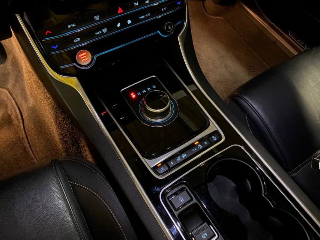 Jaguar XE (2017)