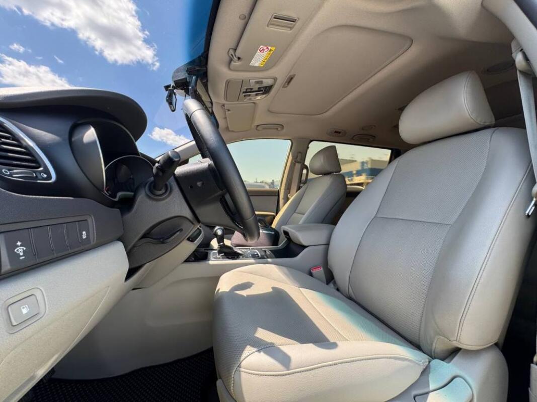 Kia Carnival (2014)