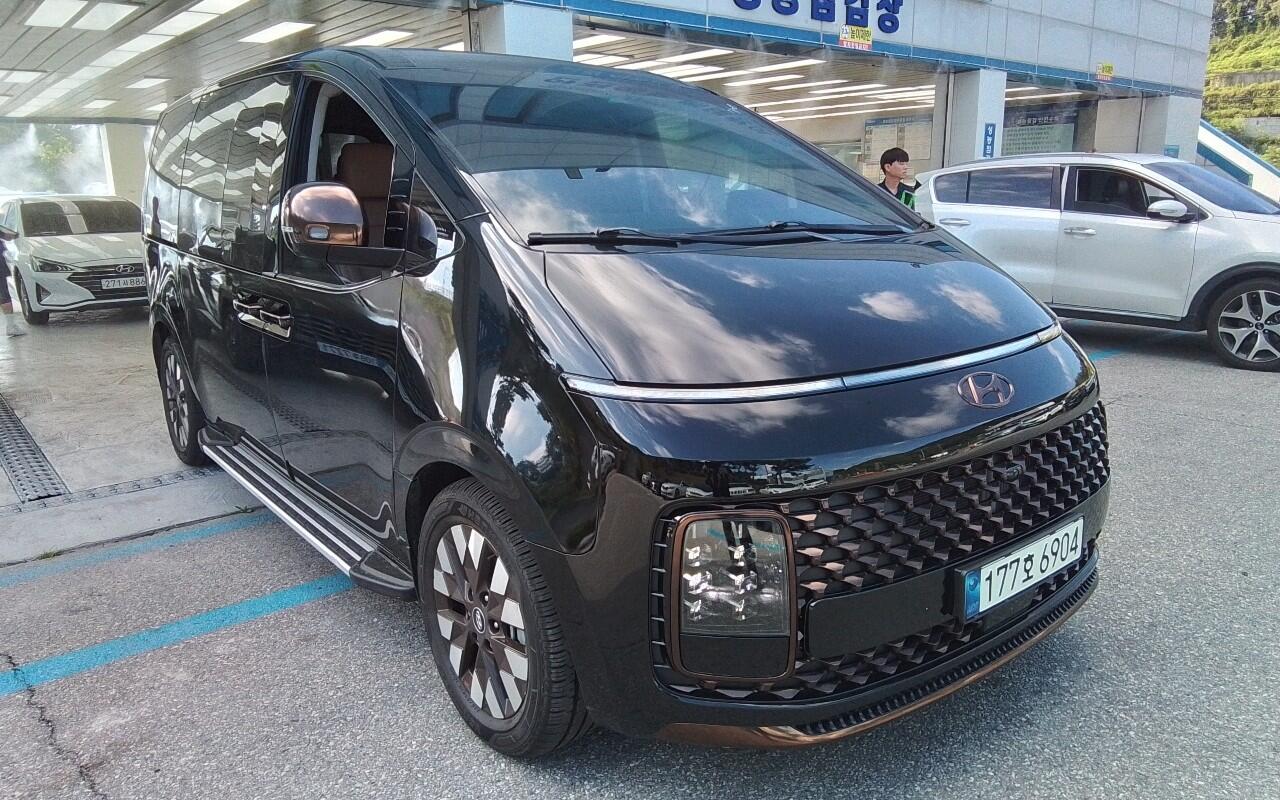 Hyundai Staria (2023)