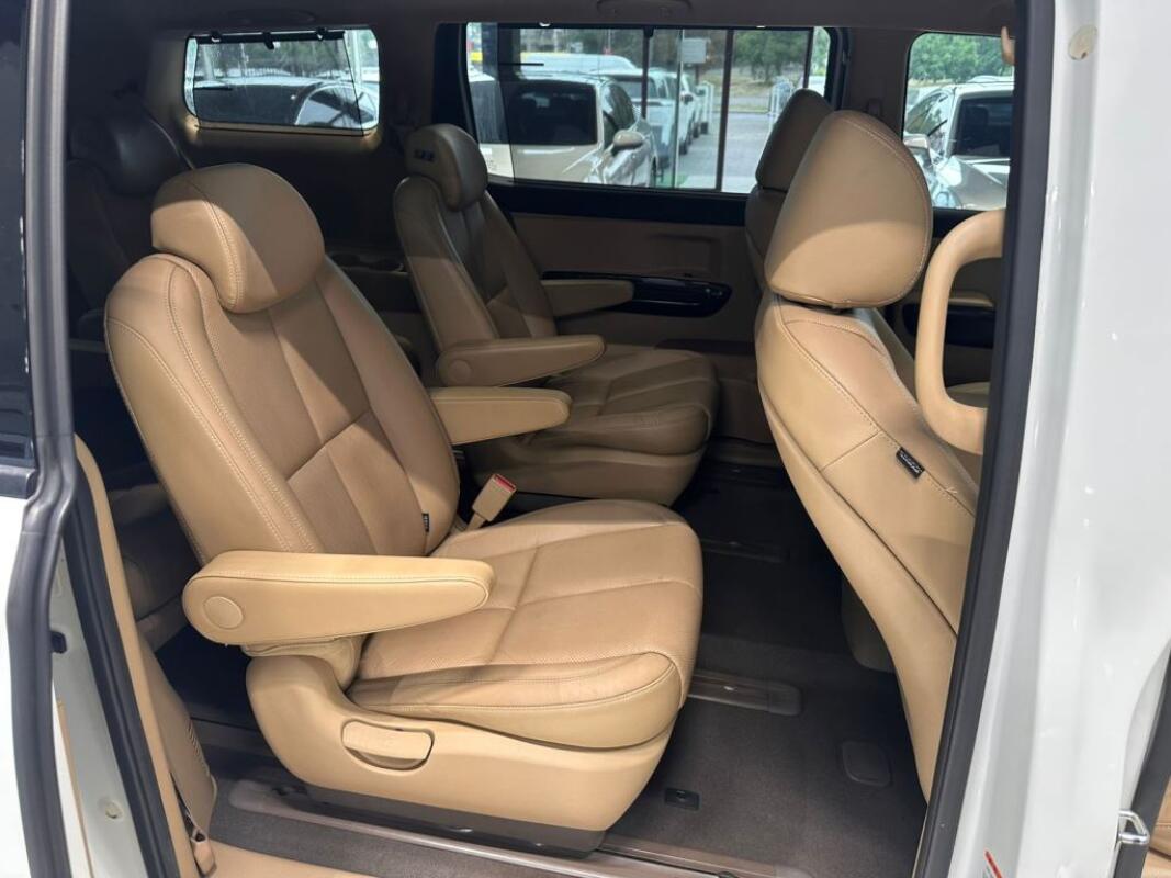 Kia Carnival (2015)