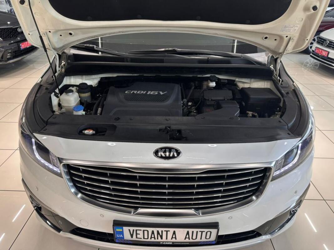 Kia Carnival (2015)