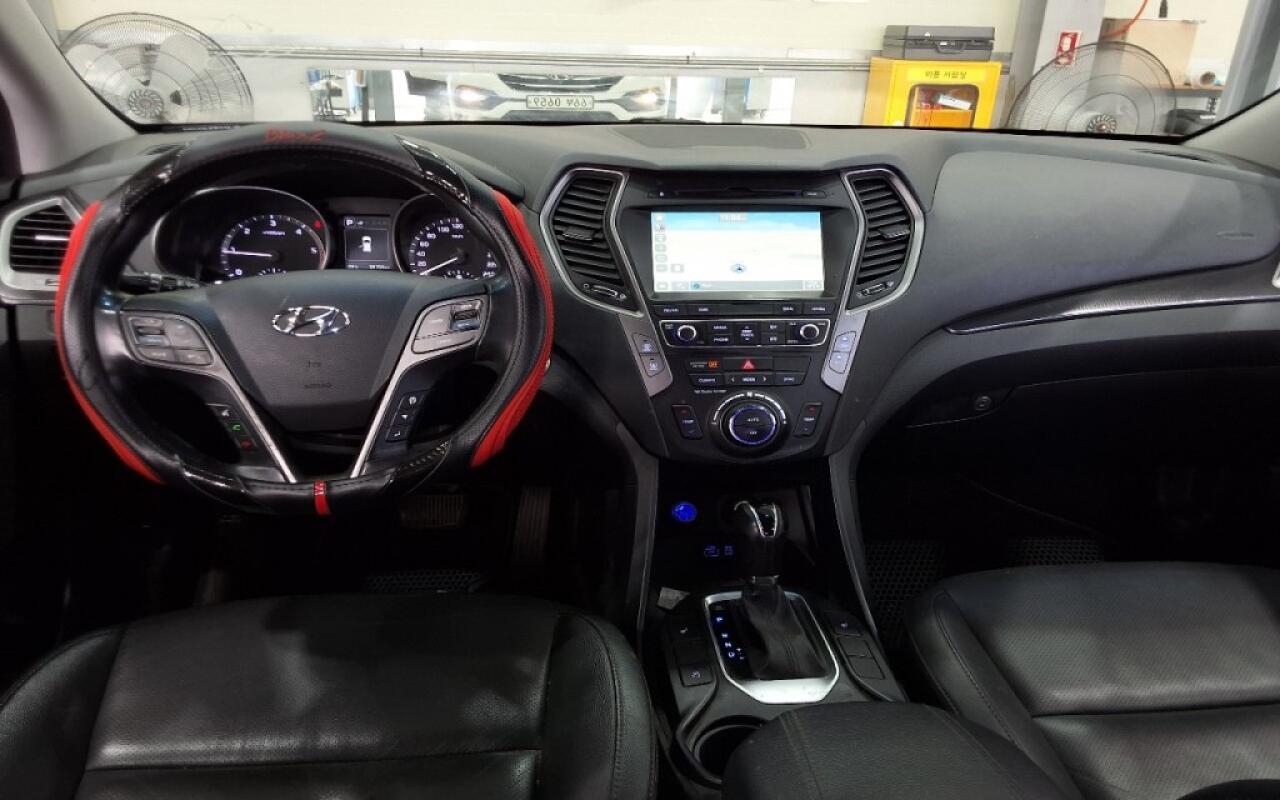 Hyundai SantaFe (2015) Hyundai SantaFe (2015)