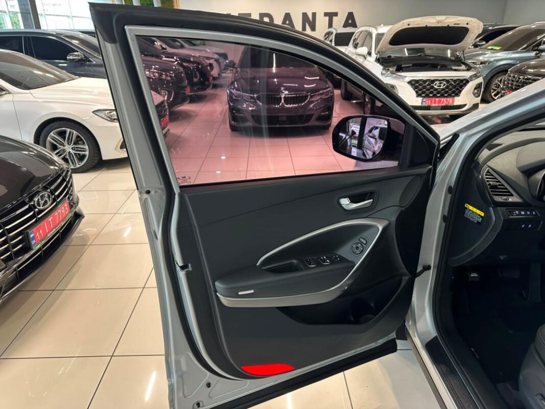 Hyundai SantaFe (2016)