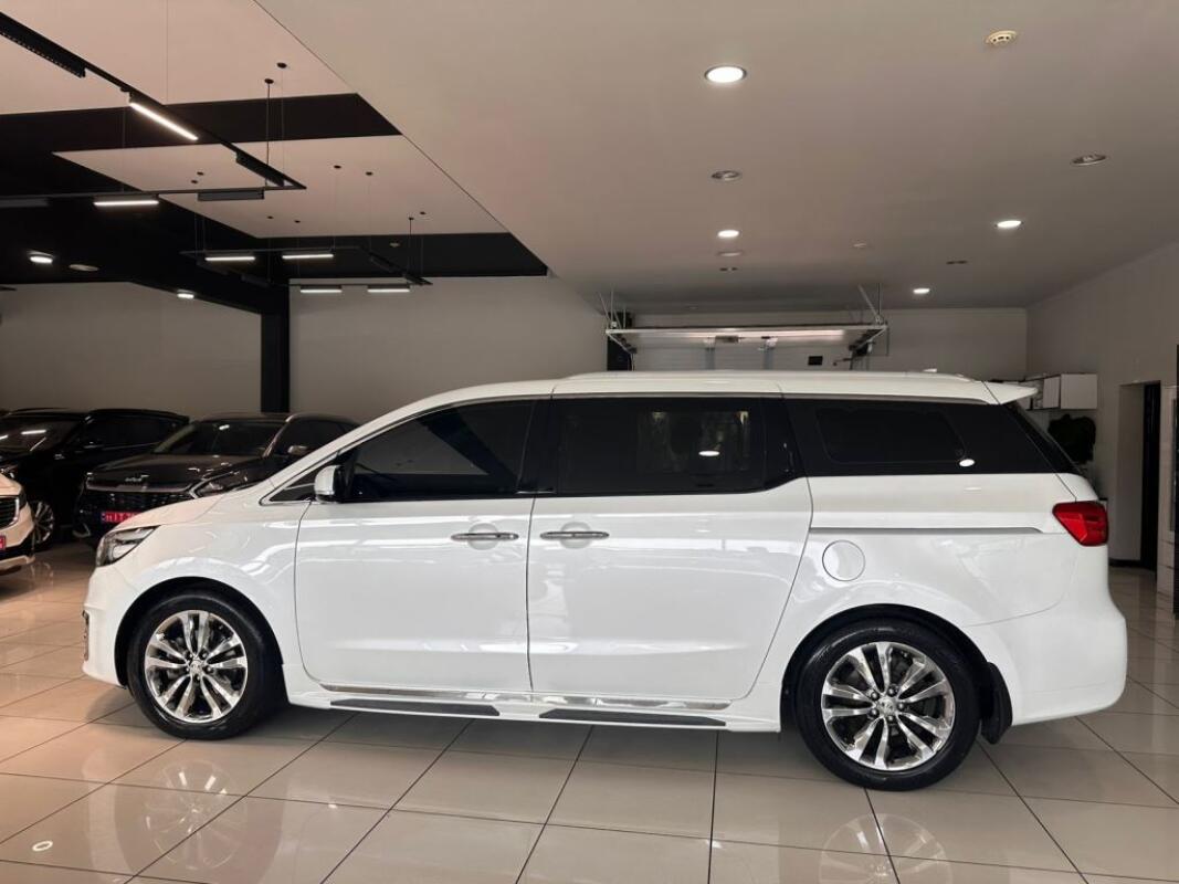 Kia Carnival (2016)