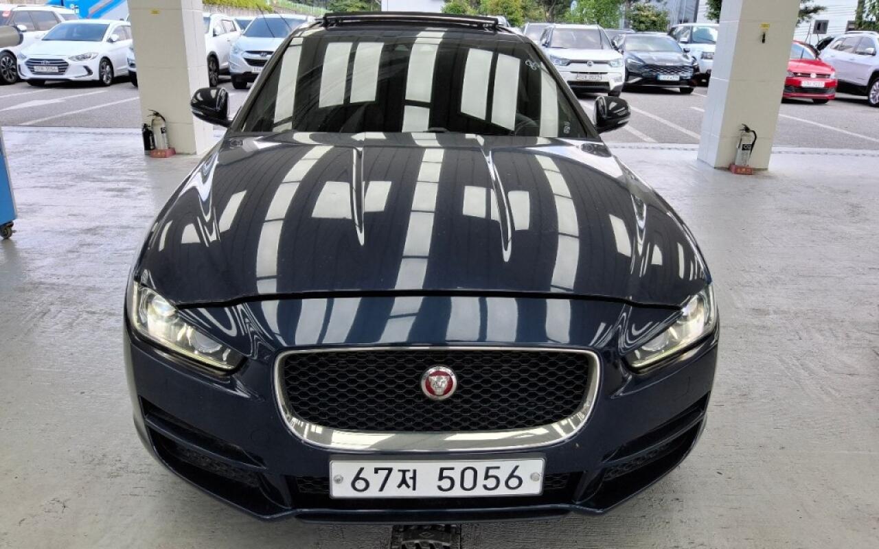 Jaguar XE (2017)