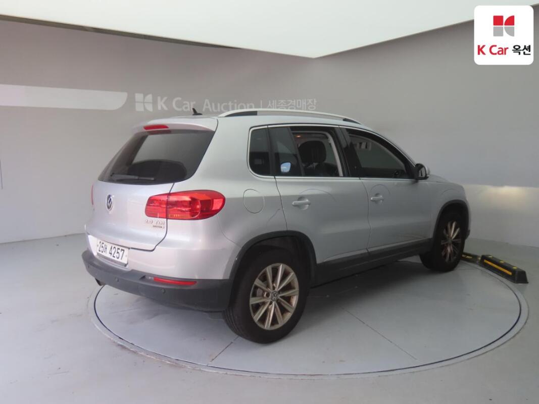 Volkswagen Tiguan (2015)