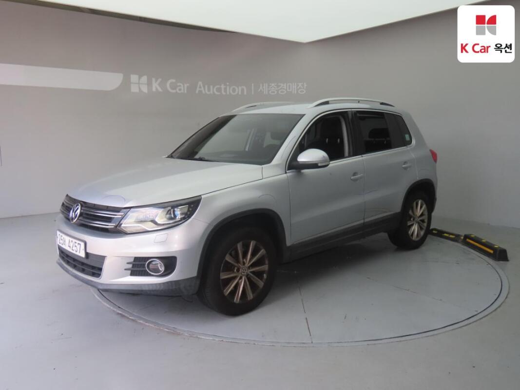 Volkswagen Tiguan (2015)