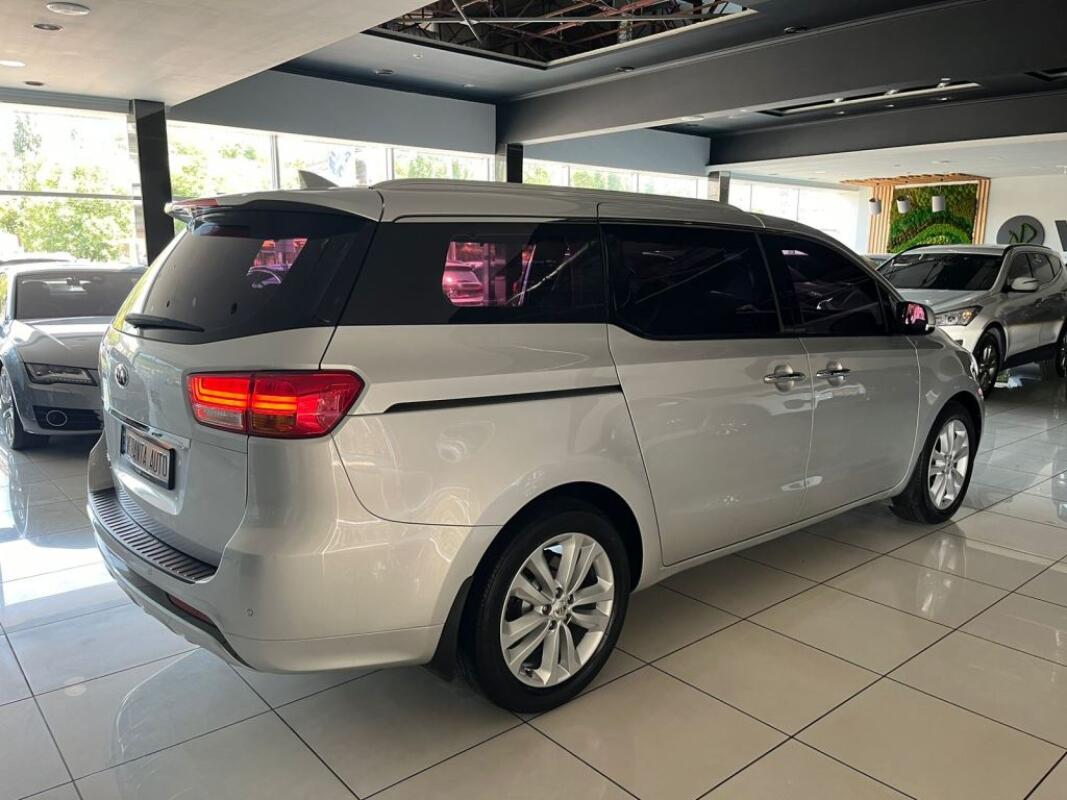 Kia Carnival (2016)