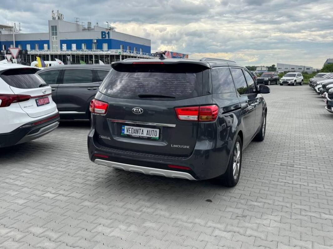 Kia Carnival (2016)