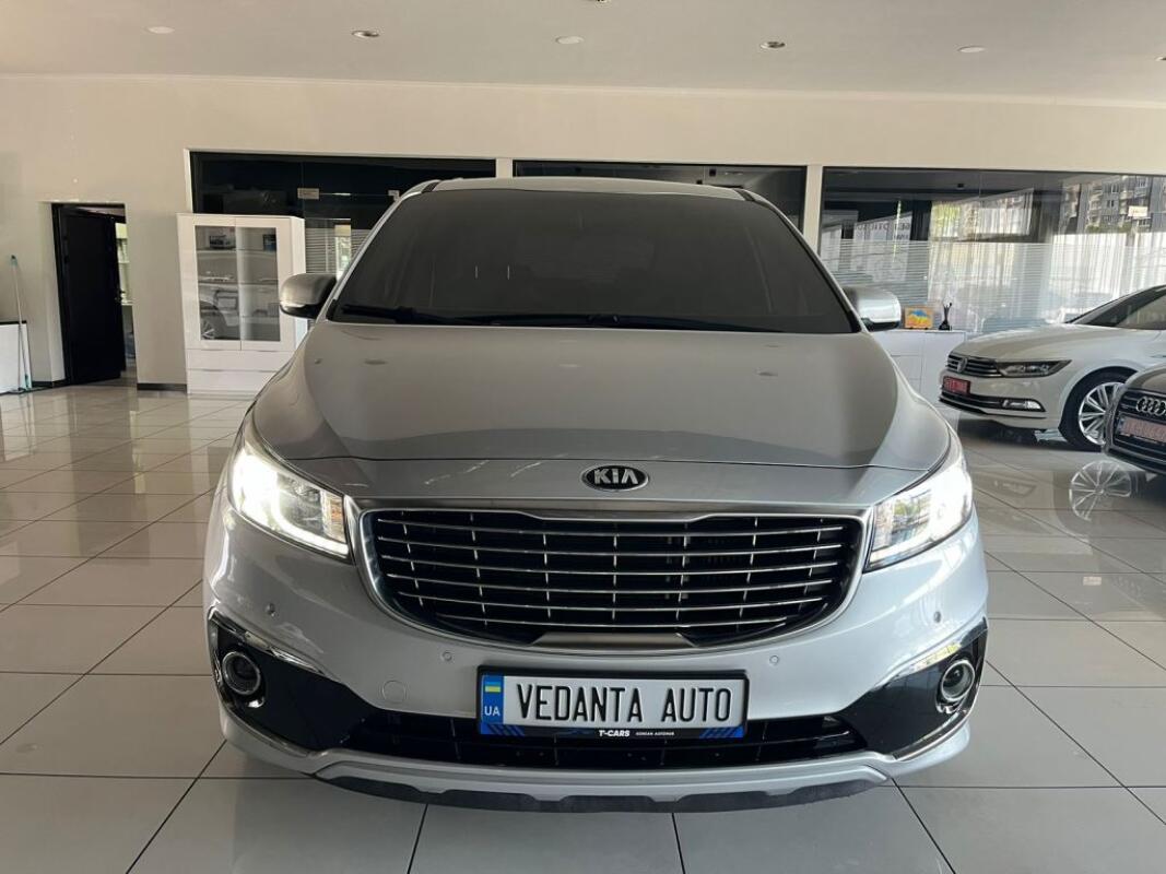 Kia Carnival (2016)