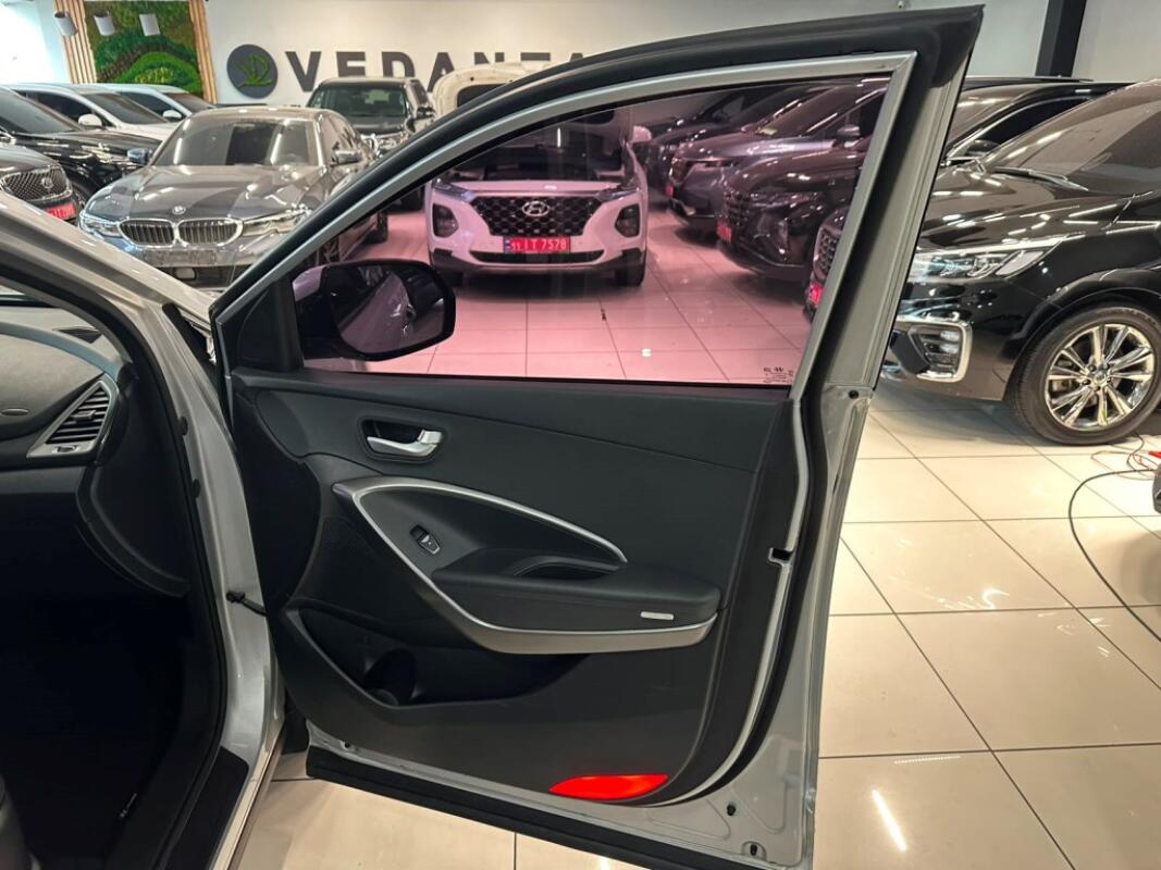 Hyundai SantaFe (2016)