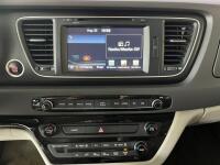 Kia Carnival (2014)