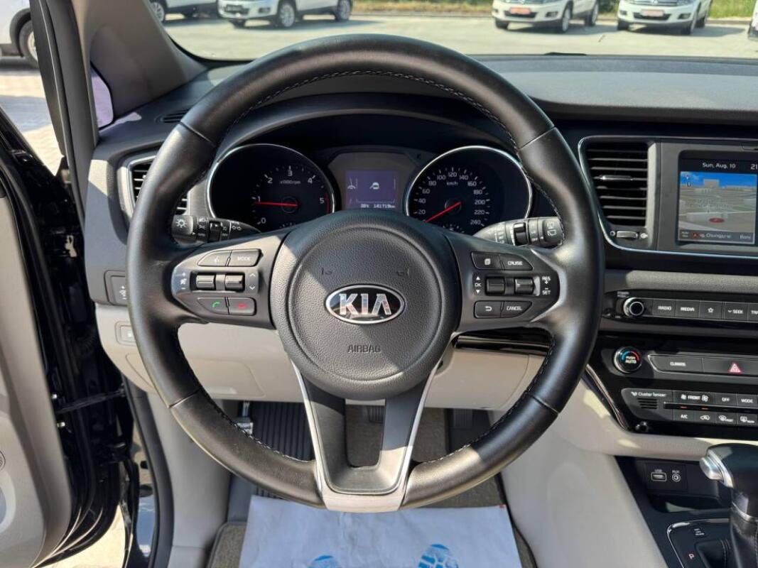 Kia Carnival (2017)