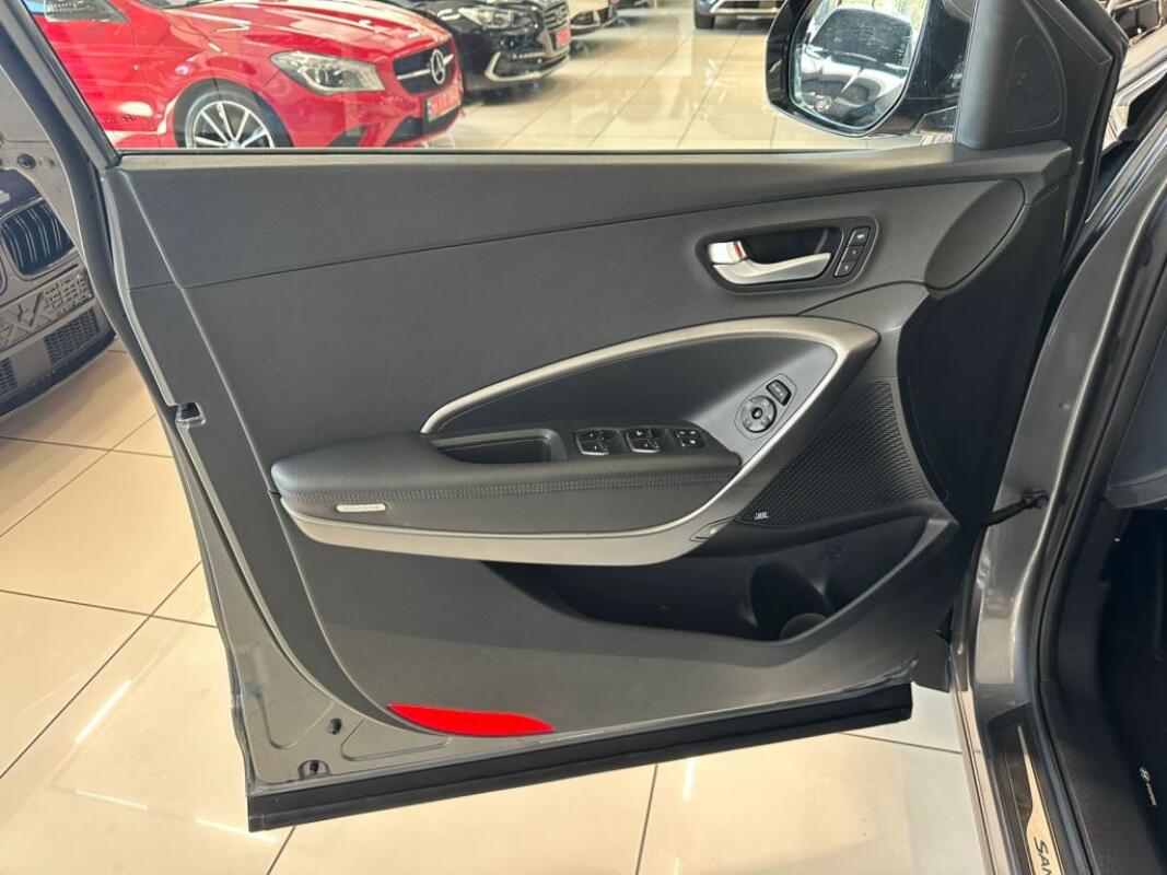 Hyundai SantaFe (2016)
