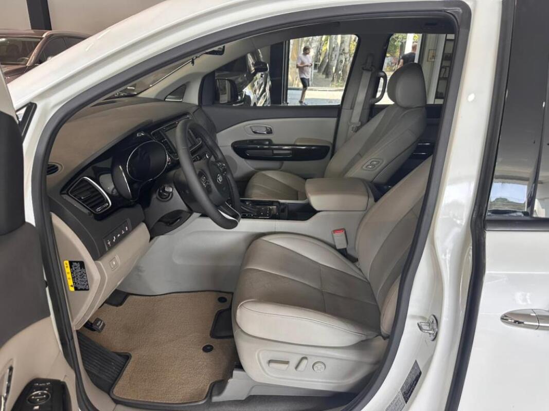 Kia Carnival (2016)