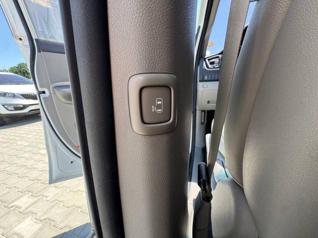 Kia Carnival (2014)