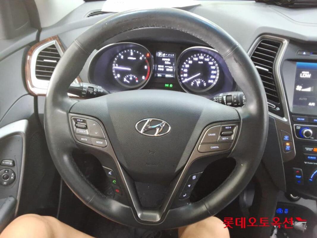 Hyundai SantaFe (2016)