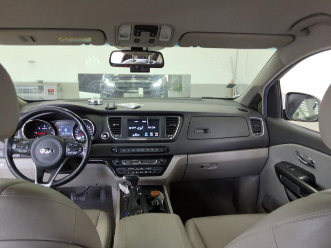 Kia Carnival (2016)