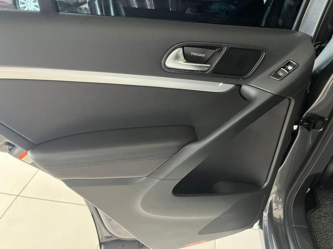 Volkswagen Tiguan (2015)