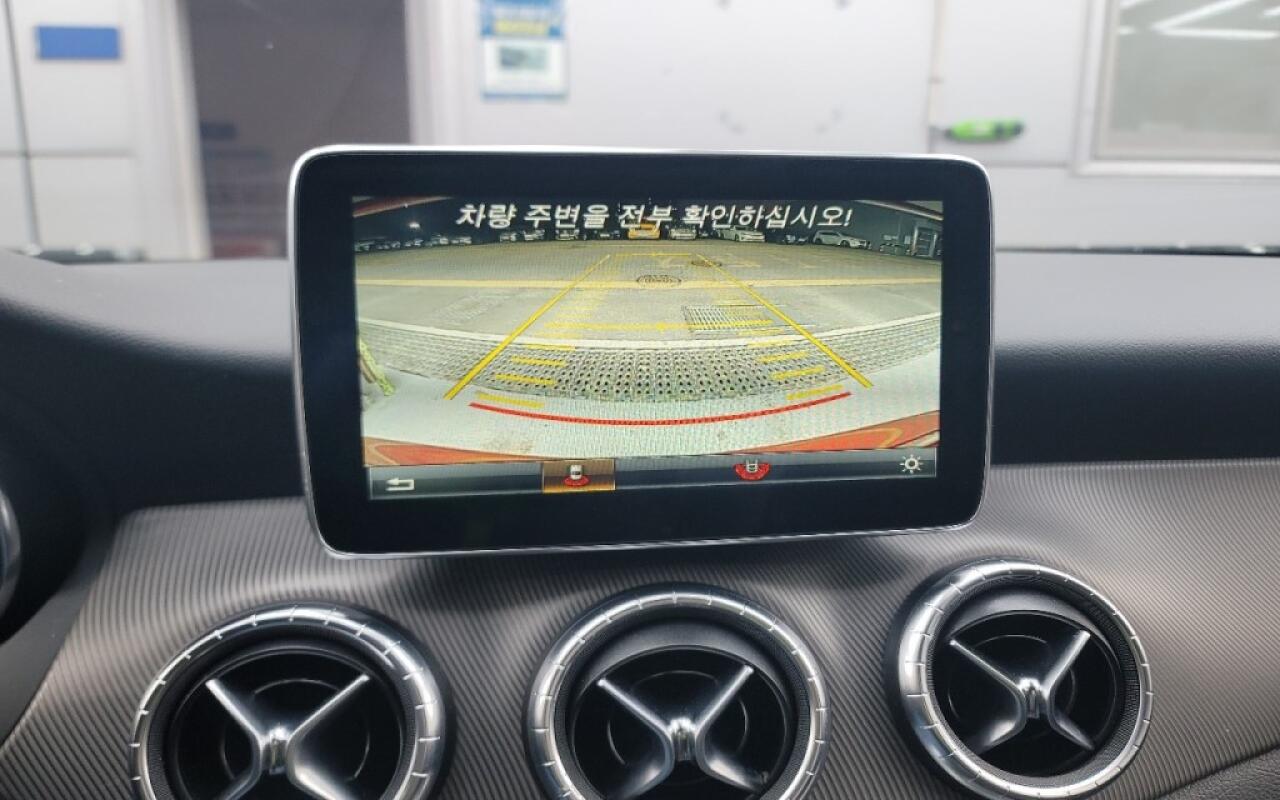 Mercedes CLA200 (2015)